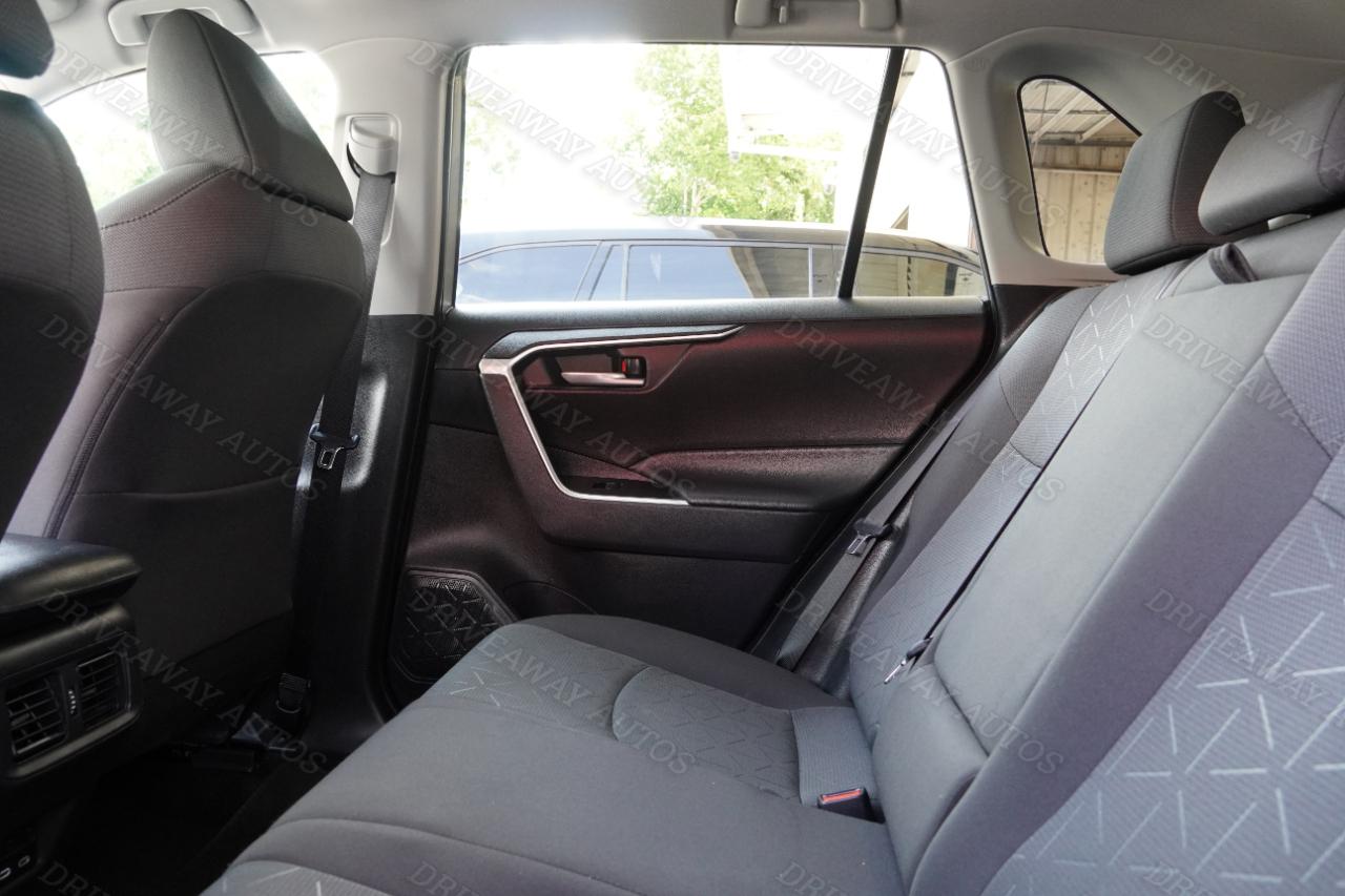 Toyota RAV4 XLE FWD (Natl) 2024