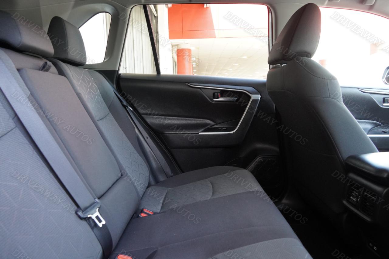 Toyota RAV4 XLE FWD (Natl) 2024