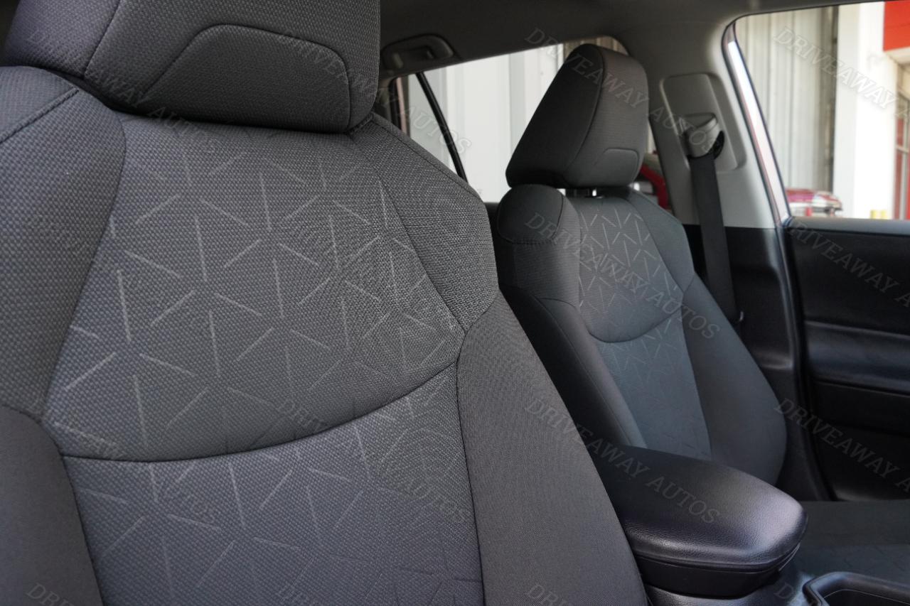 Toyota RAV4 XLE FWD (Natl) 2024