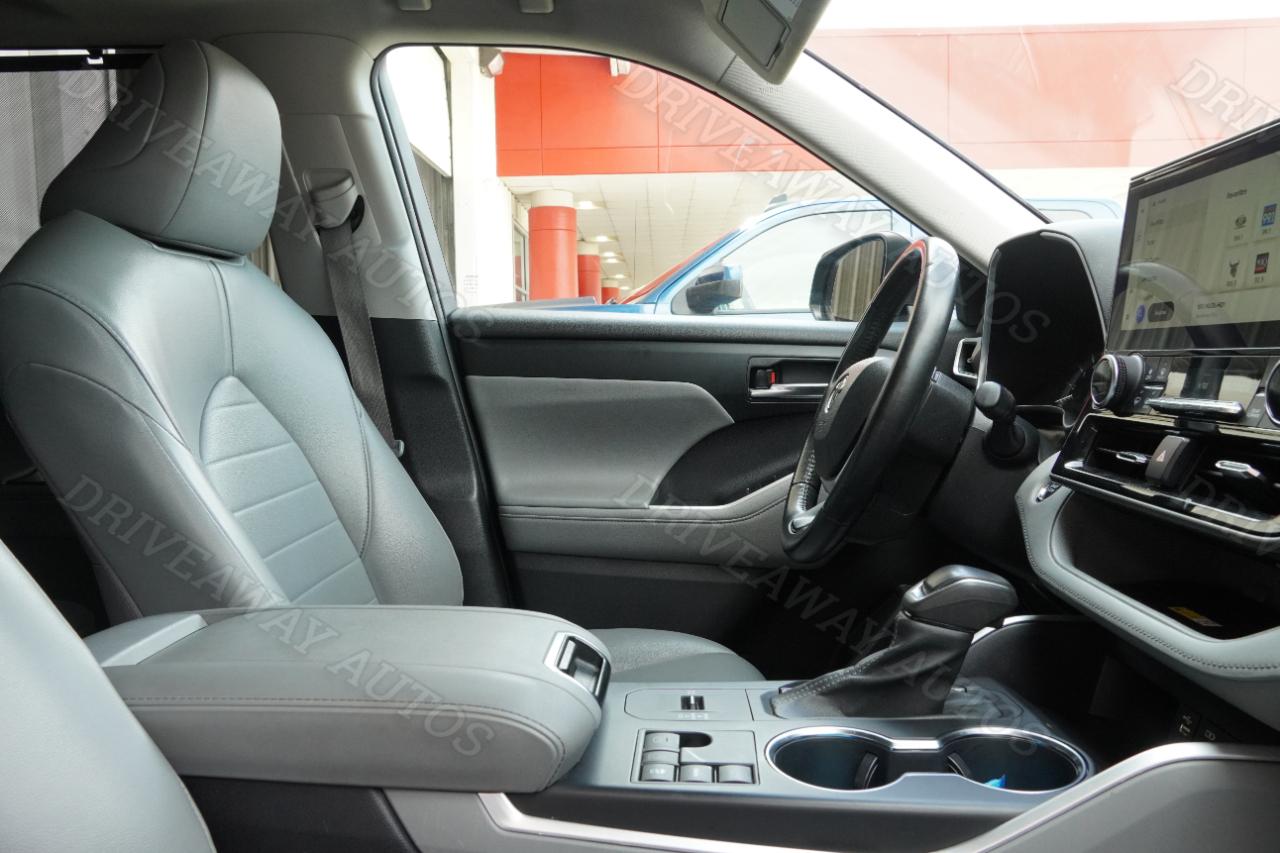 Toyota Highlander Platinum FWD (Natl) 2023