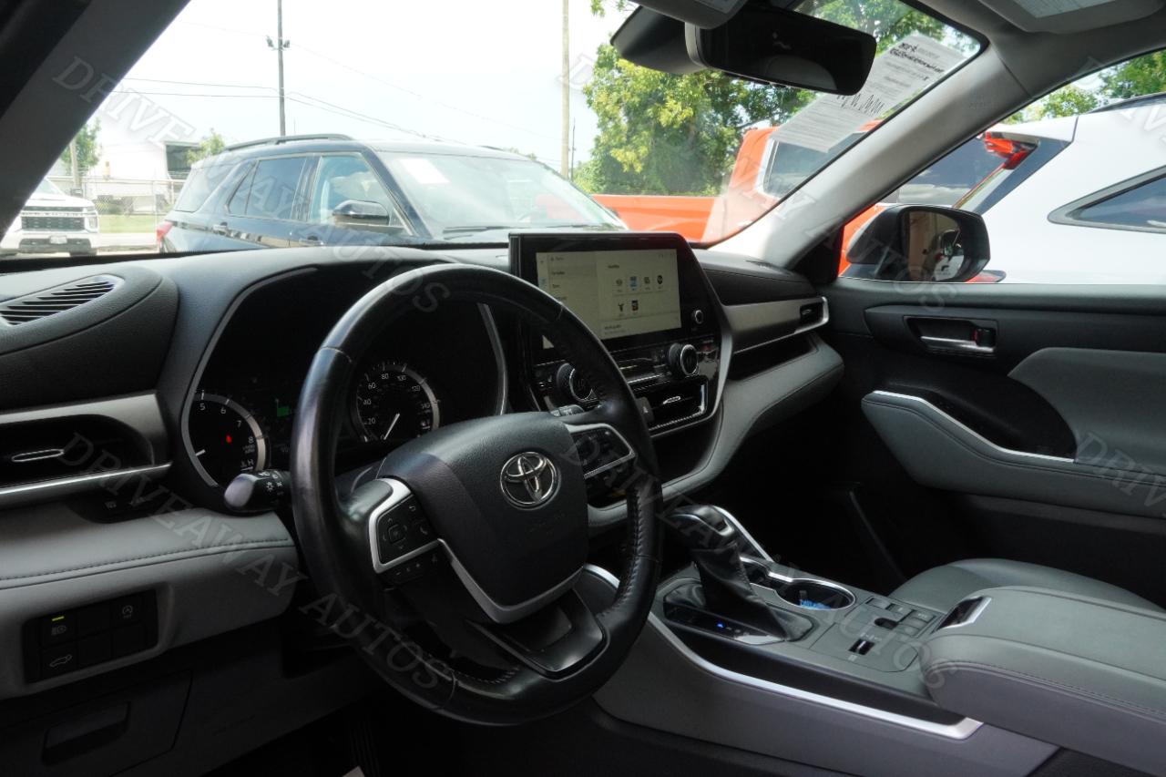 Toyota Highlander Platinum FWD (Natl) 2023
