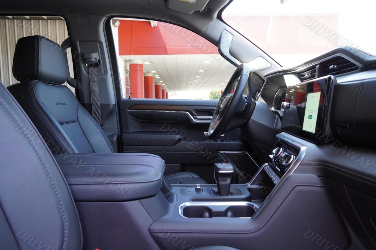 GMC Sierra 1500 4WD Crew Cab 147" Denali 2024