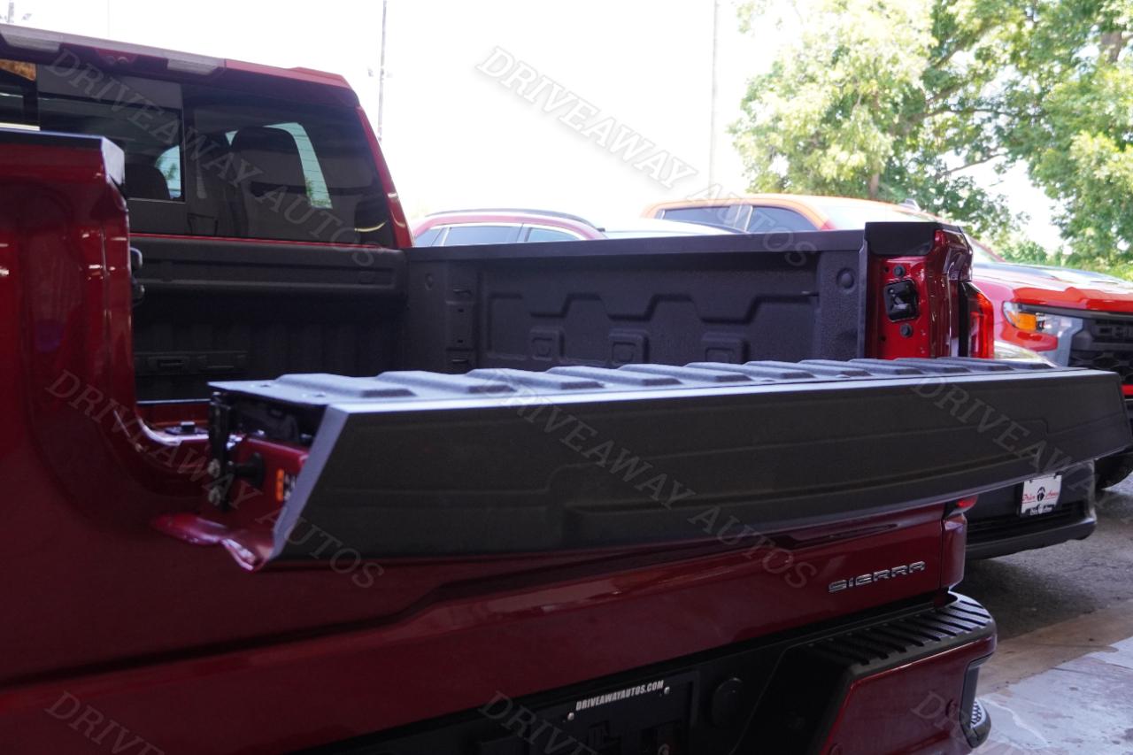 GMC Sierra 1500 4WD Crew Cab 147" Denali 2024