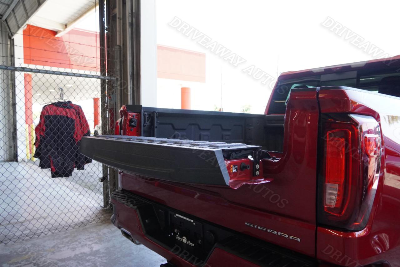 GMC Sierra 1500 4WD Crew Cab 147" Denali 2024