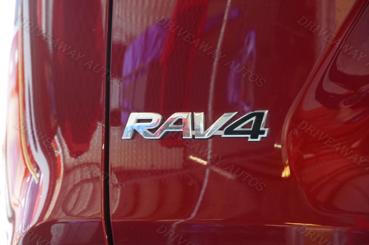 Toyota RAV4 XLE Premium FWD (Natl) 2021