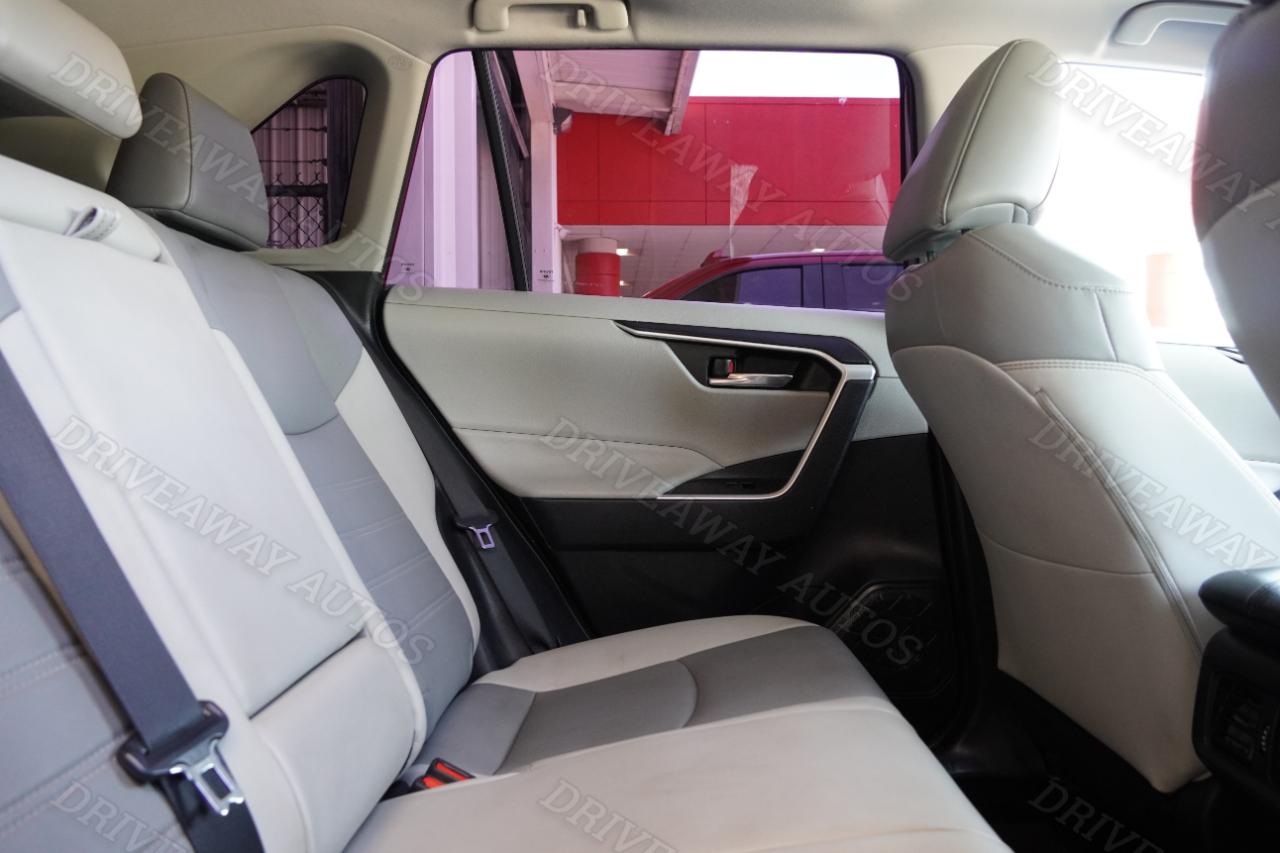 Toyota RAV4 XLE Premium FWD (Natl) 2021