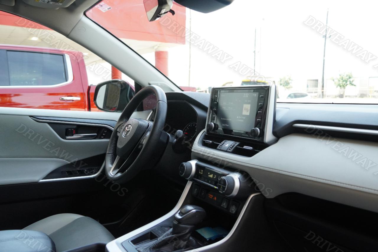 Toyota RAV4 XLE Premium FWD (Natl) 2021