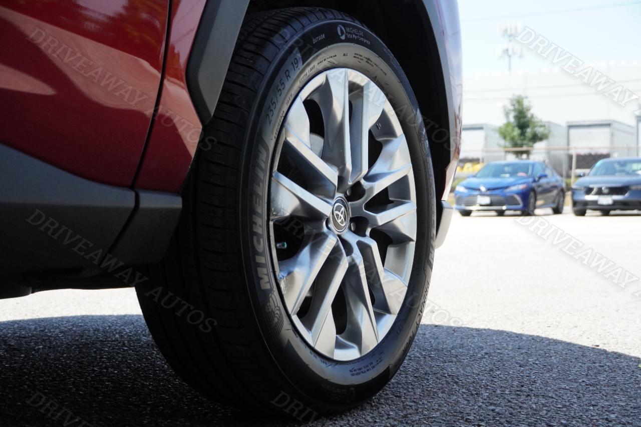 Toyota RAV4 XLE Premium FWD (Natl) 2021