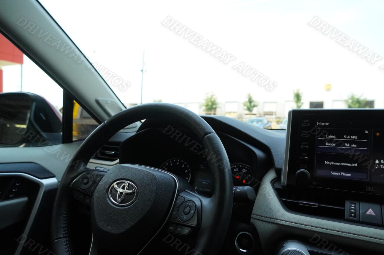 Toyota RAV4 XLE Premium FWD (Natl) 2021