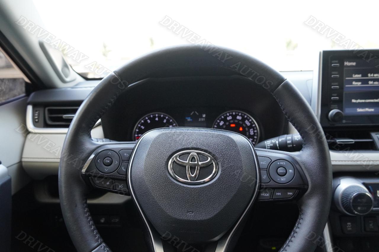 Toyota RAV4 XLE Premium FWD (Natl) 2021