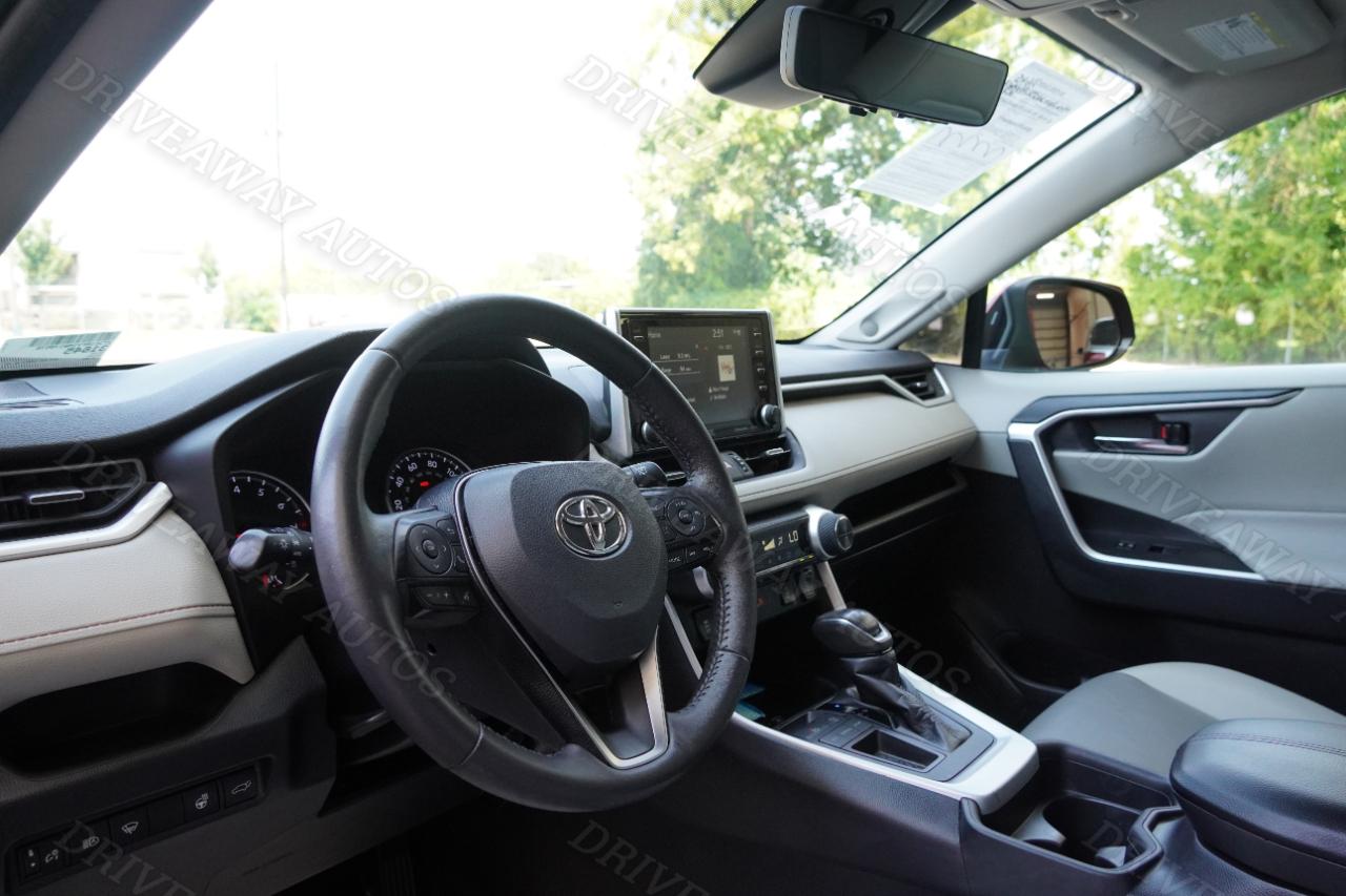 Toyota RAV4 XLE Premium FWD (Natl) 2021