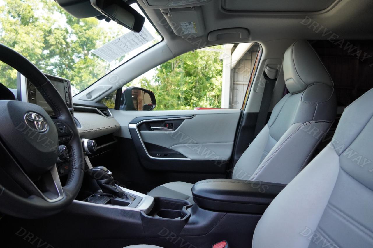 Toyota RAV4 XLE Premium FWD (Natl) 2021
