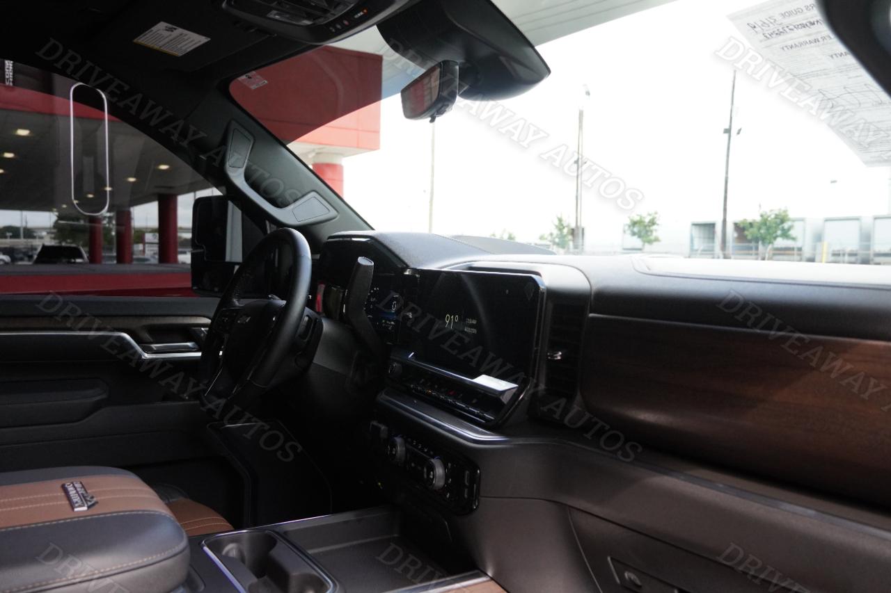 Chevrolet Silverado 3500HD 4WD Crew Cab 172" High Country 2025