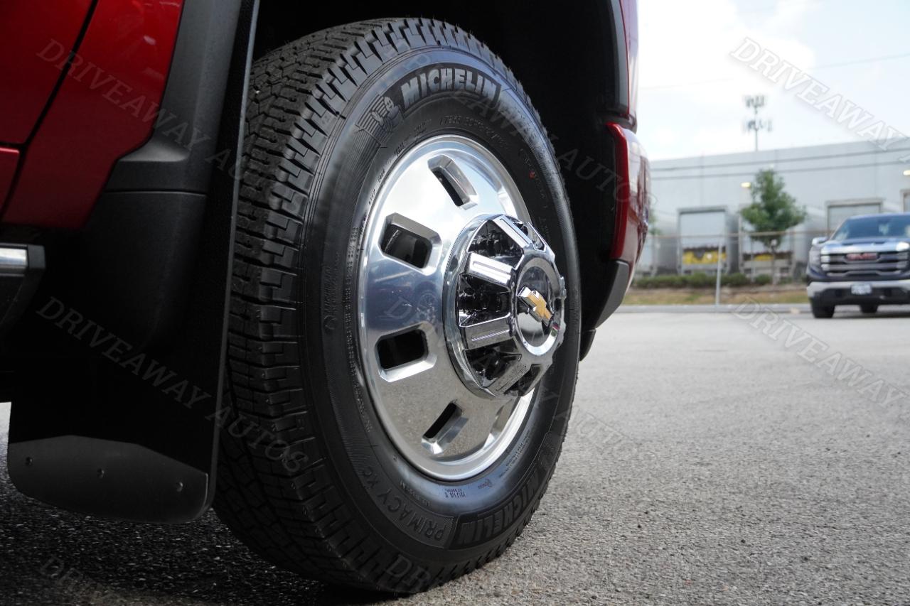 Chevrolet Silverado 3500HD 4WD Crew Cab 172" High Country 2025