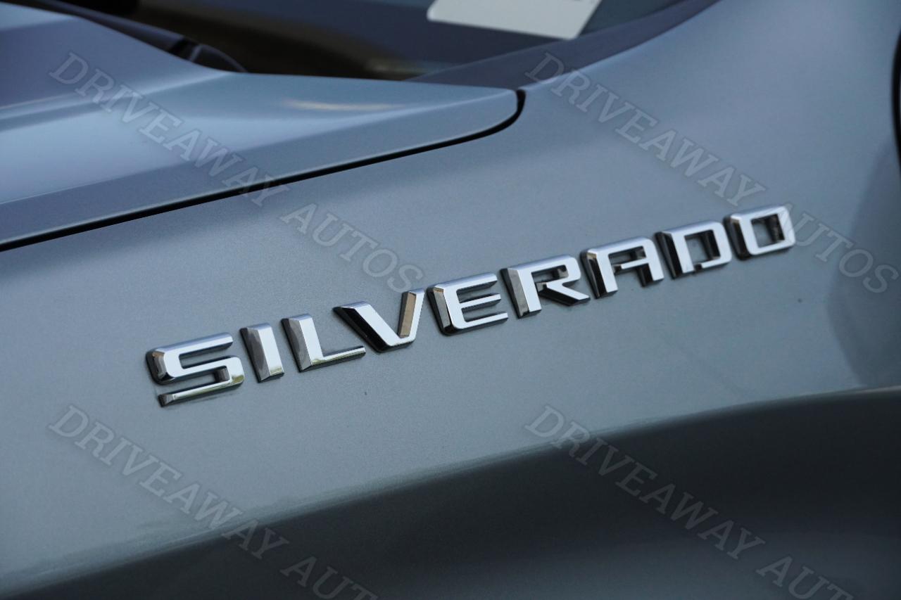 Chevrolet Silverado 1500 2WD Crew Cab 147" Custom 2023