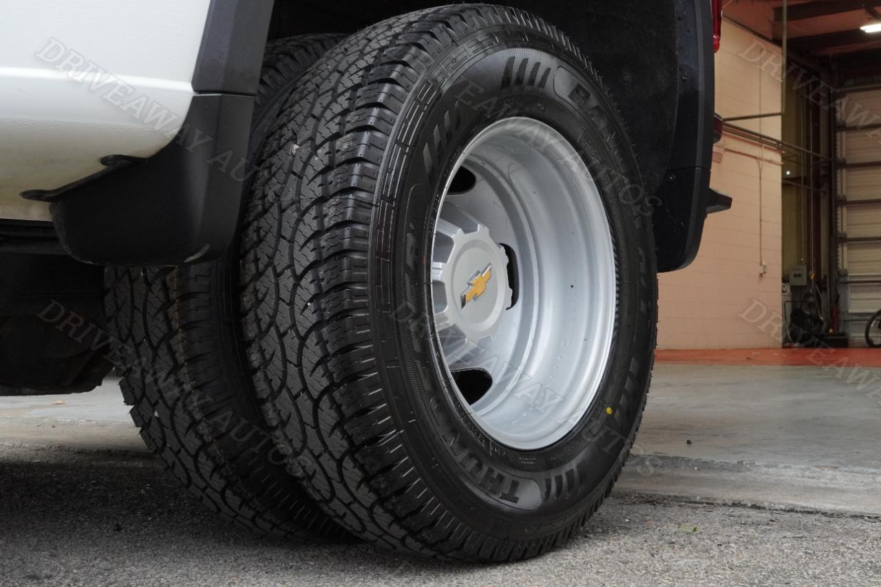 Chevrolet Silverado 3500HD 4WD Crew Cab 172" Work Truck 2025