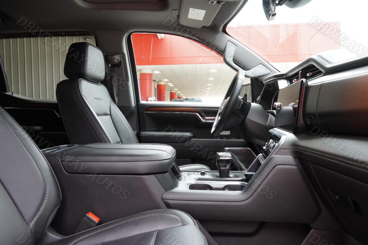 GMC Sierra 1500 4WD Crew Cab 147" Denali 2024