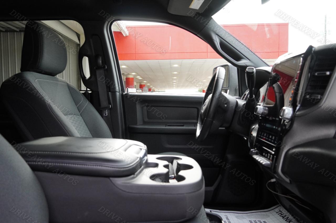 RAM 3500 Tradesman 4x4 Crew Cab 8' Box 2025