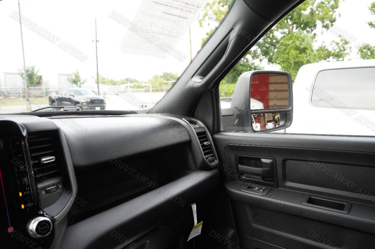 RAM 3500 Tradesman 4x4 Crew Cab 8' Box 2025