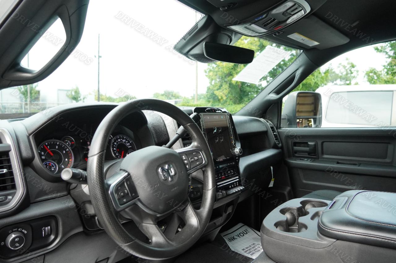 RAM 3500 Tradesman 4x4 Crew Cab 8' Box 2025