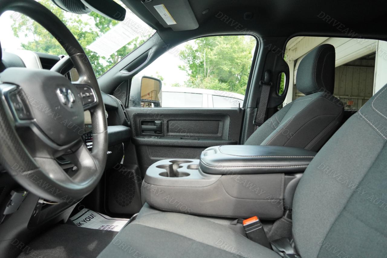 RAM 3500 Tradesman 4x4 Crew Cab 8' Box 2025