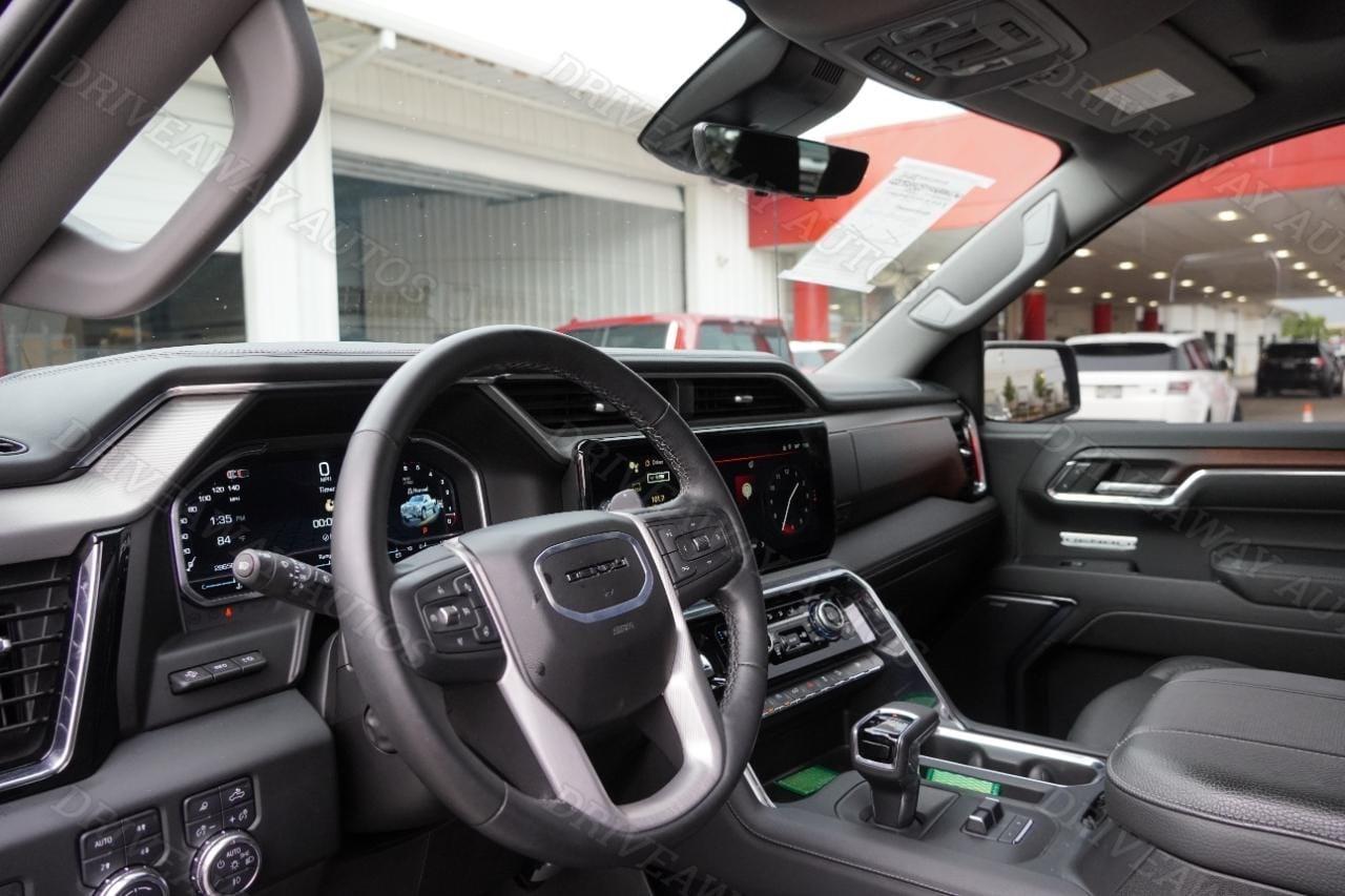 GMC Sierra 1500 4WD Crew Cab 147" Denali 2024
