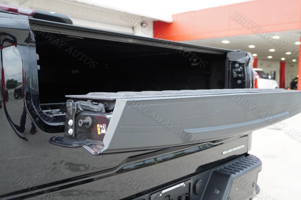 GMC Sierra 1500 4WD Crew Cab 147" Denali 2024