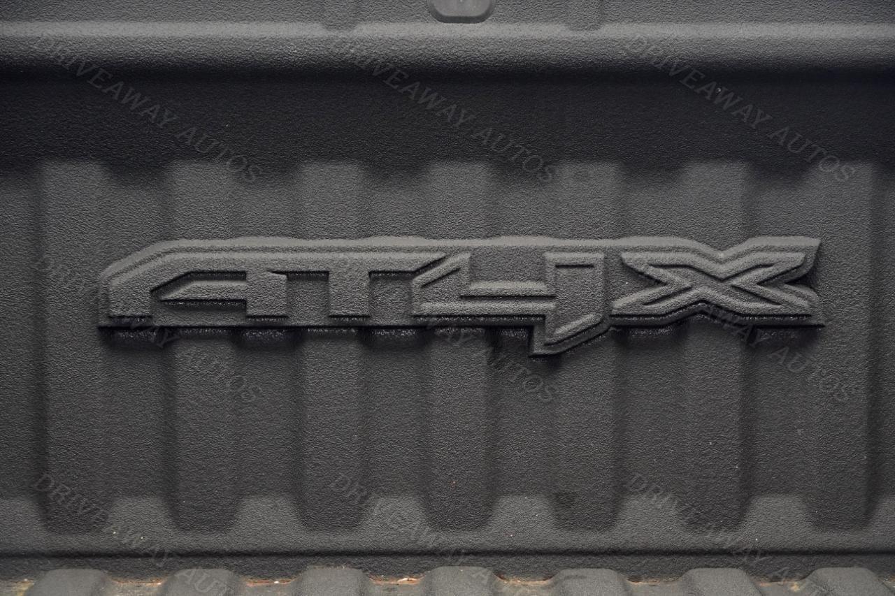 GMC Sierra 1500 4WD Crew Cab 147" AT4X 2023