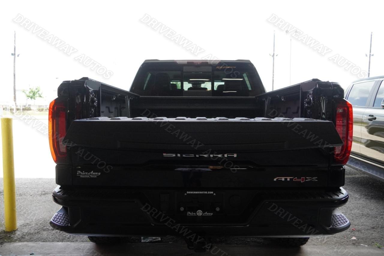 GMC Sierra 1500 4WD Crew Cab 147" AT4X 2023