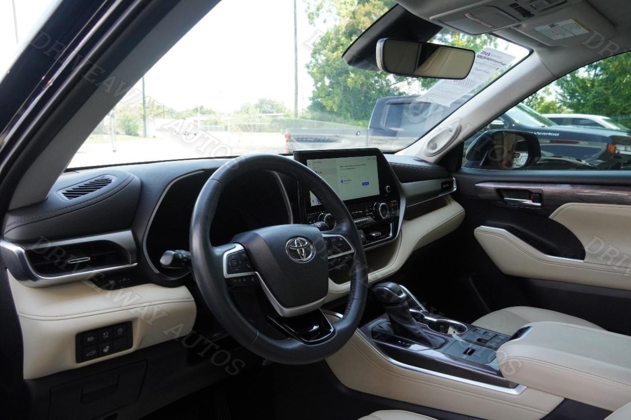 Toyota Highlander Platinum FWD (Natl) 2023