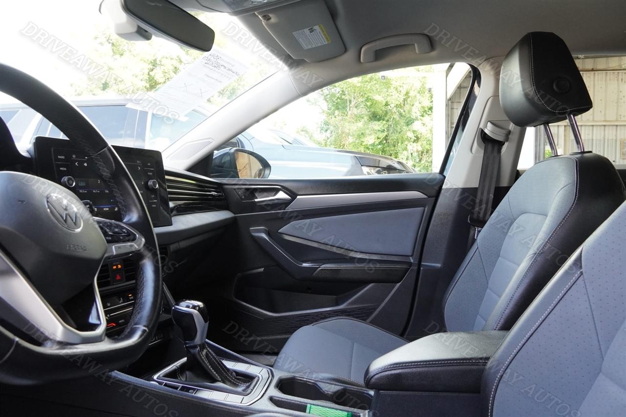 Volkswagen Jetta SE Auto 2025
