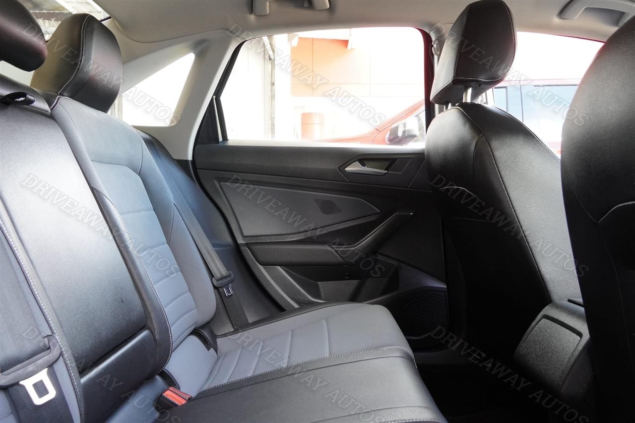 Volkswagen Jetta SE Auto 2025