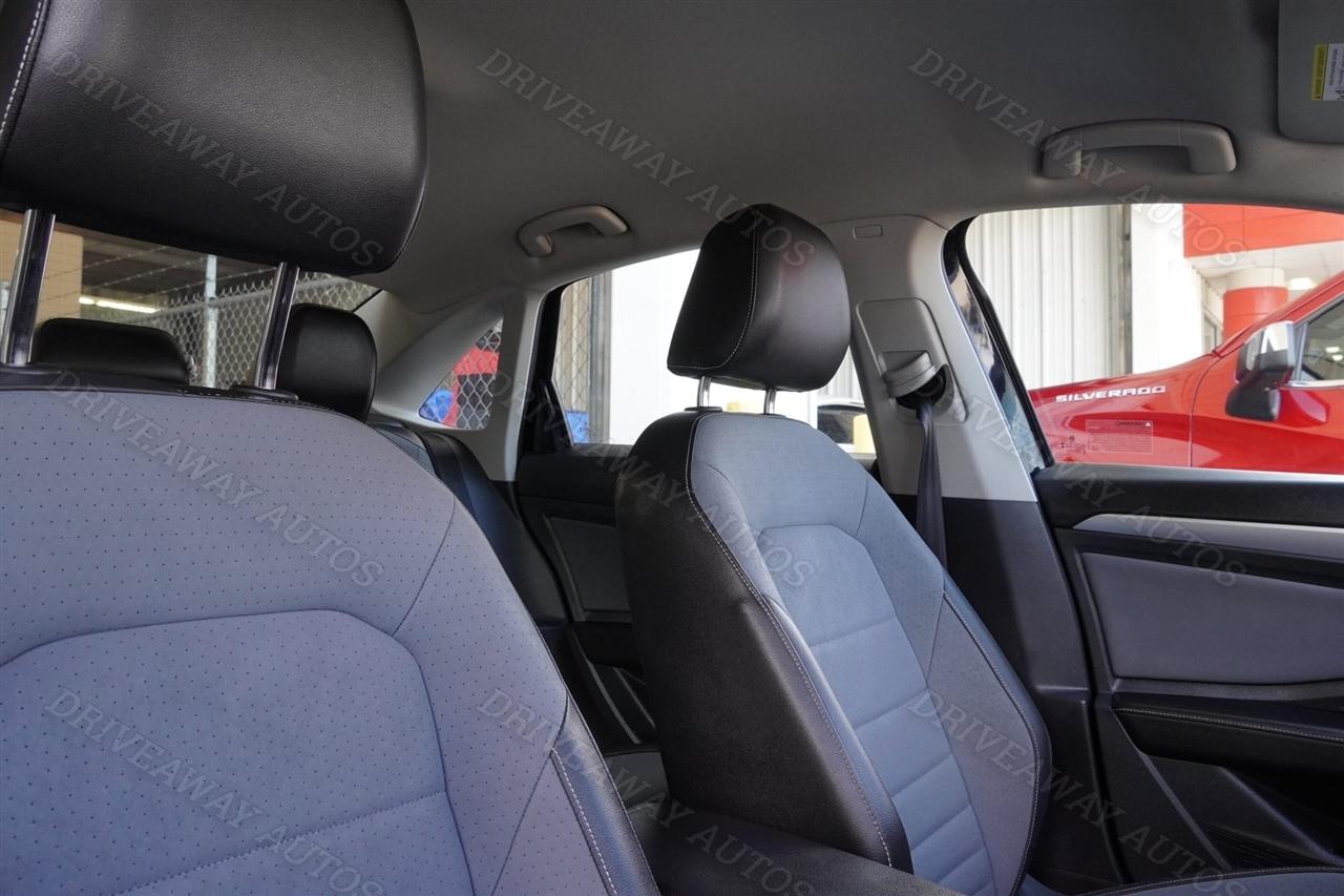 Volkswagen Jetta SE Auto 2025