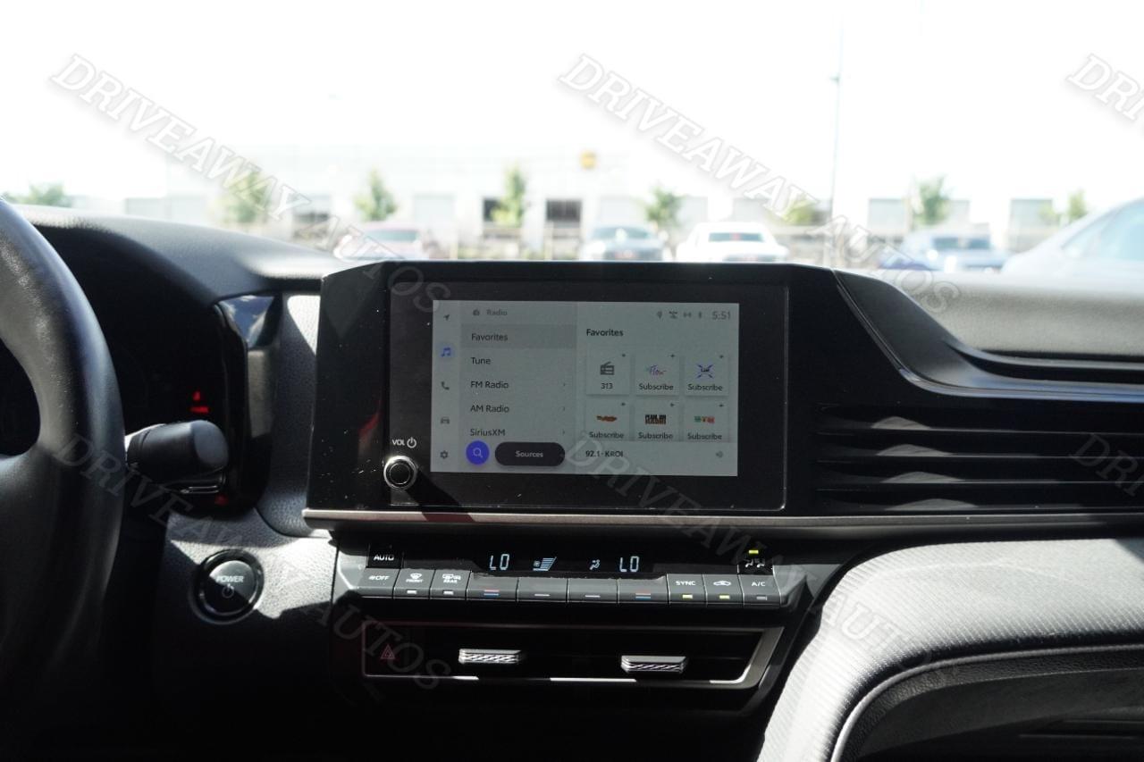 Toyota Camry XLE (Natl) 2025