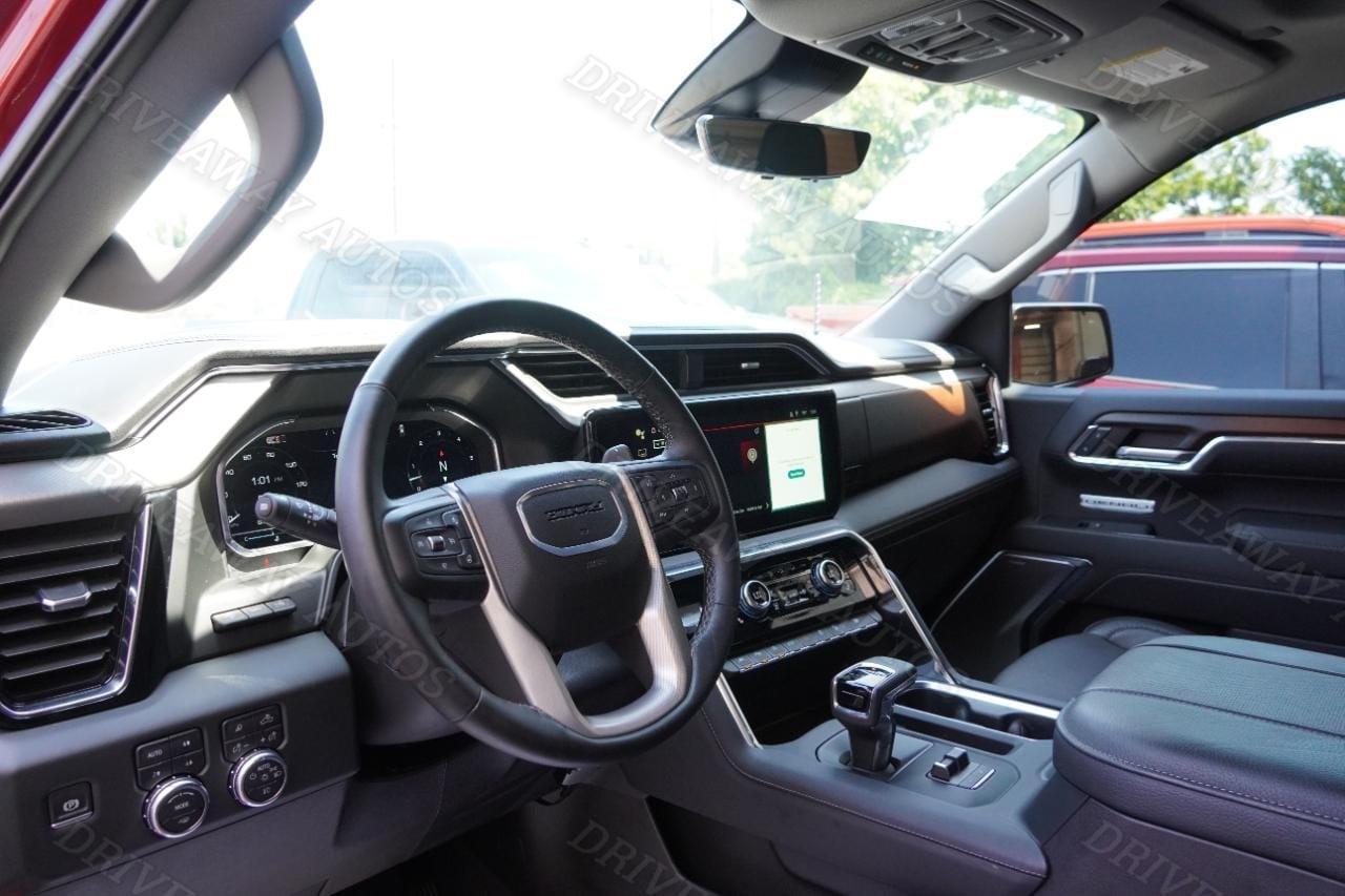 GMC Sierra 1500 4WD Crew Cab 147" Denali 2024