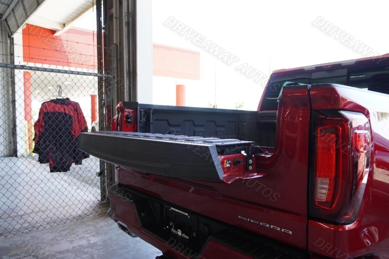 GMC Sierra 1500 4WD Crew Cab 147" Denali 2024