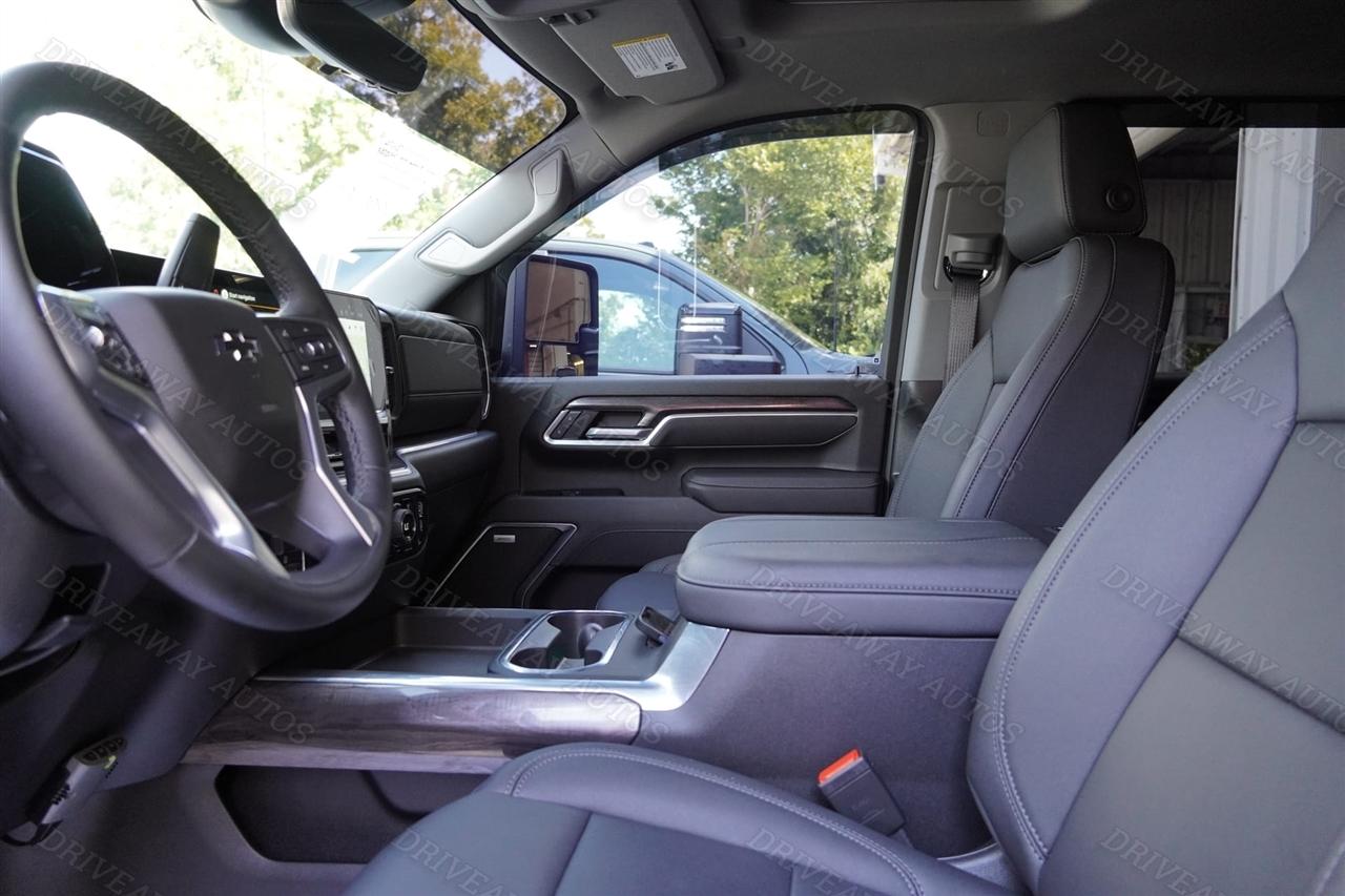 Chevrolet Silverado 2500HD 4WD Crew Cab 159" LTZ 2025