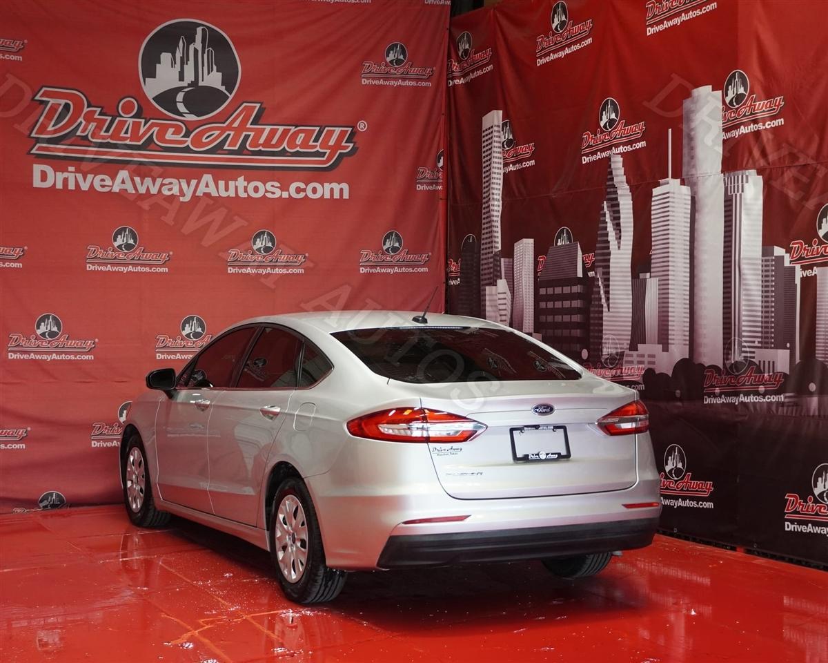 Ford Fusion S FWD 2019