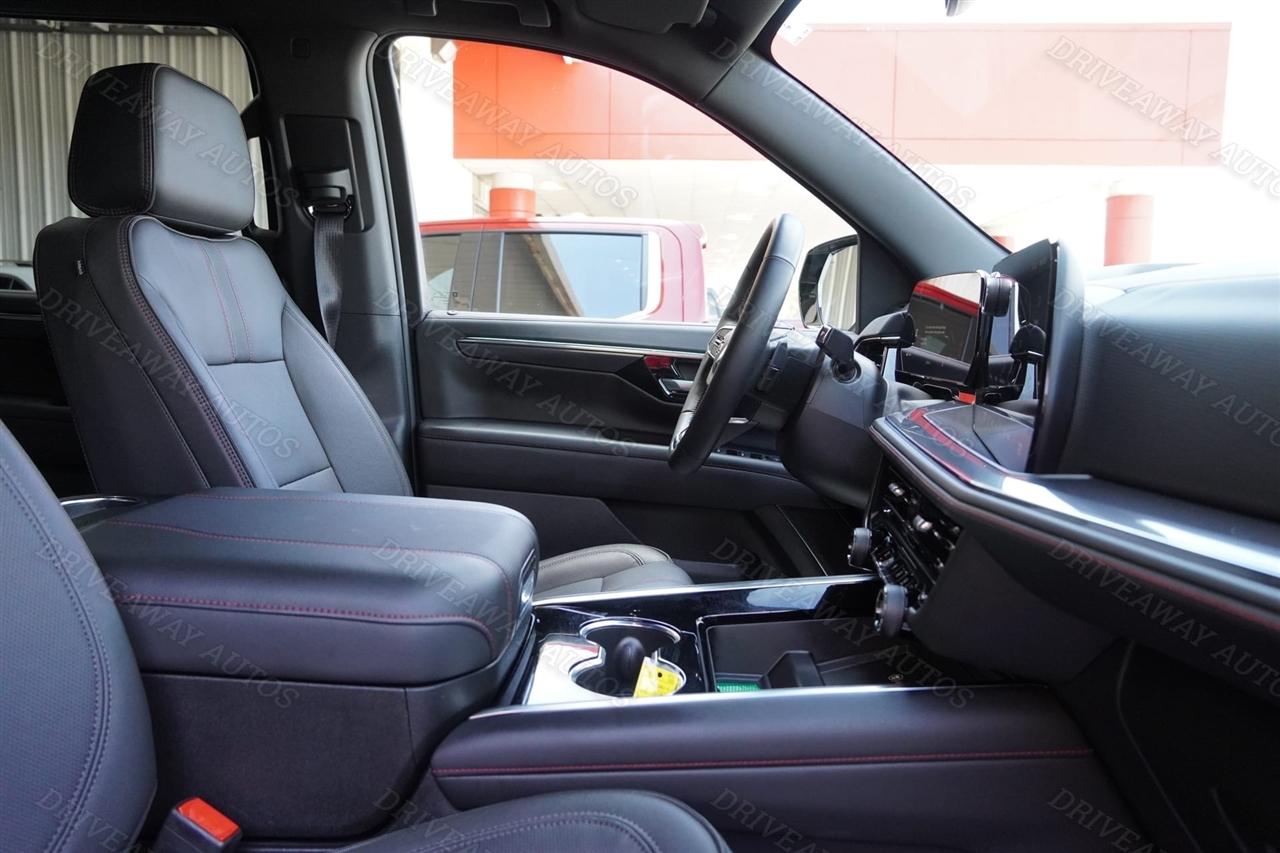 Chevrolet Suburban 2WD 4dr RST 2025