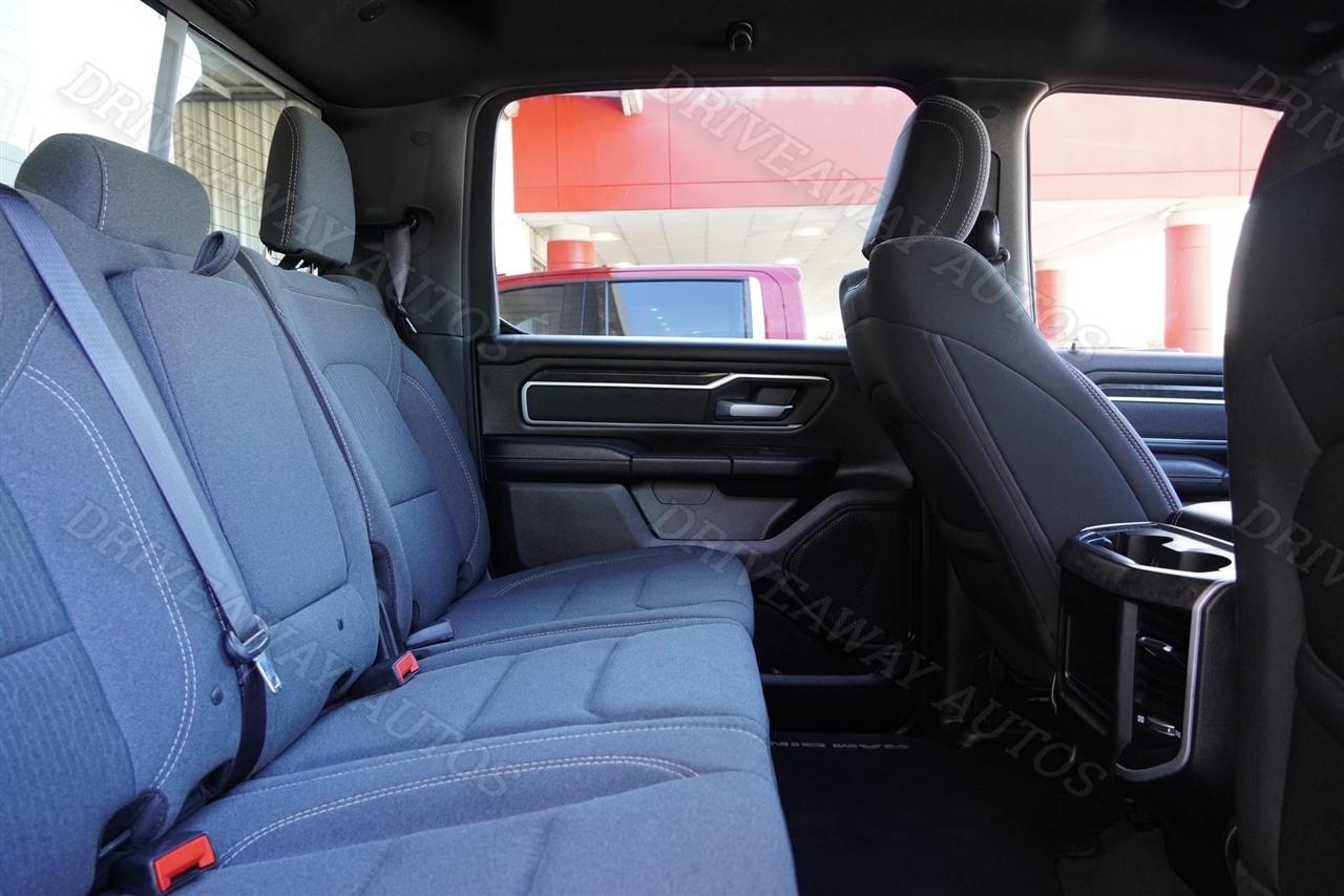 RAM 1500 Big Horn 4x2 Crew Cab 5'7" Box 2022