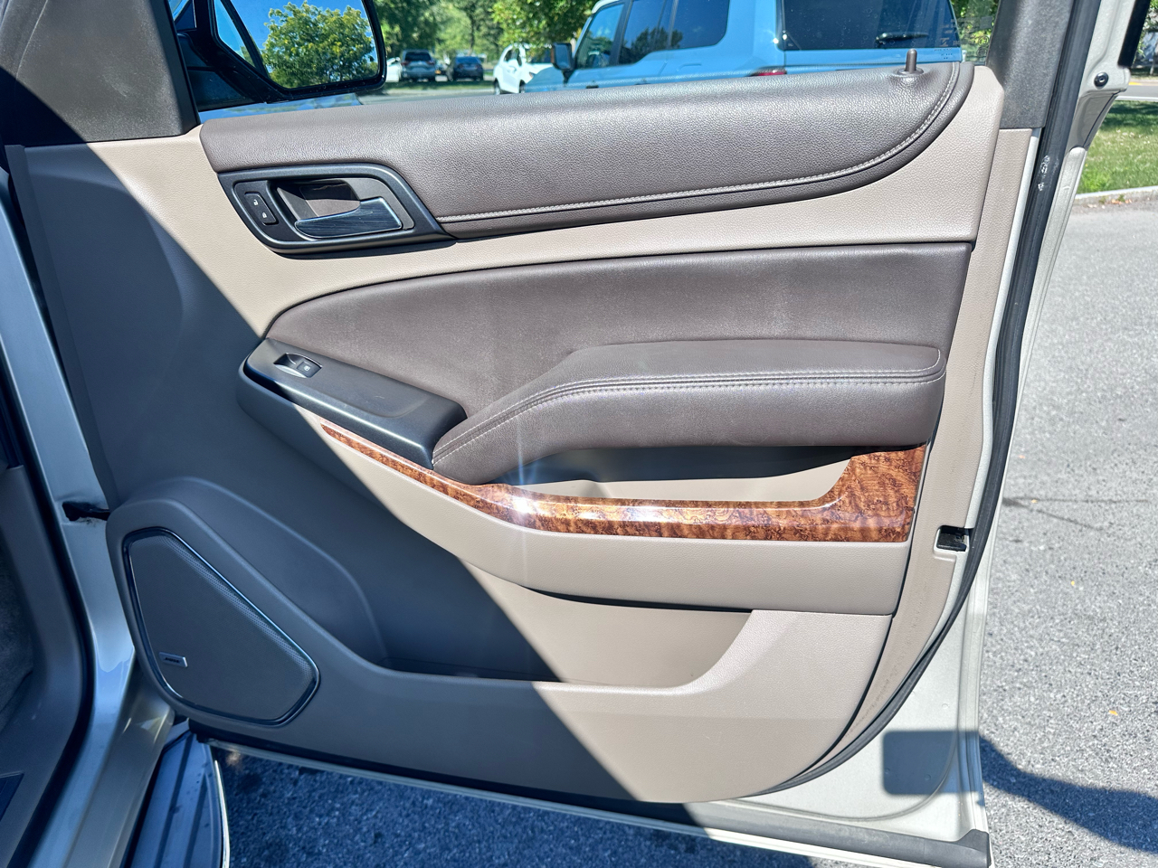 Chevrolet Suburban 4WD 4dr LTZ 2015