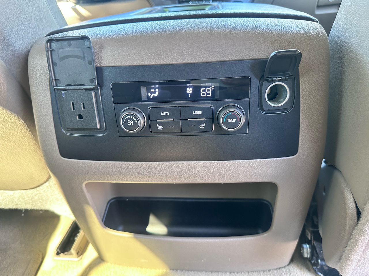 Chevrolet Suburban 4WD 4dr LTZ 2015