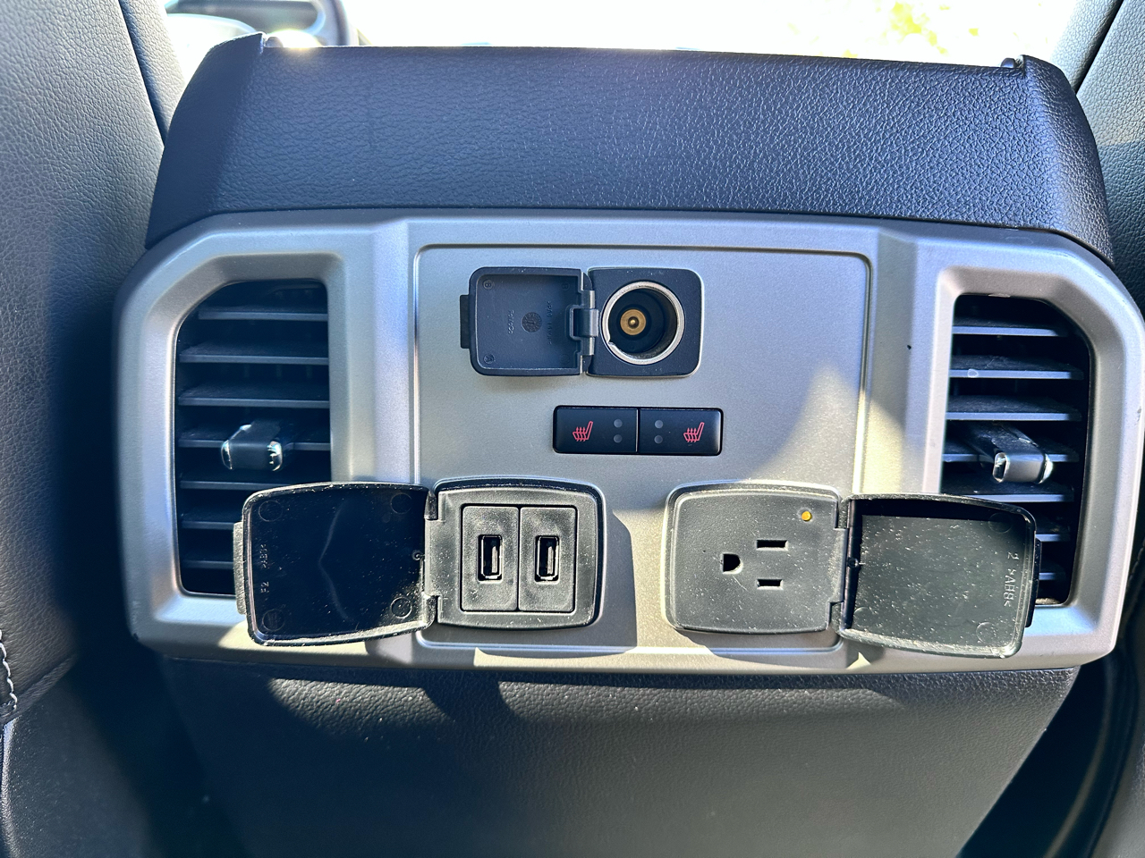 2020 Ford F-150 Lariat photo 2