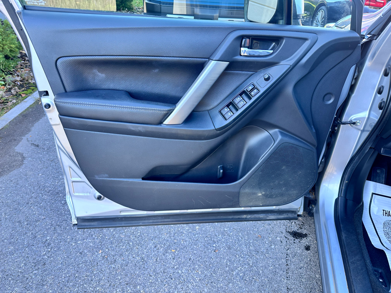 Subaru Forester 2.5i Limited CVT 2017