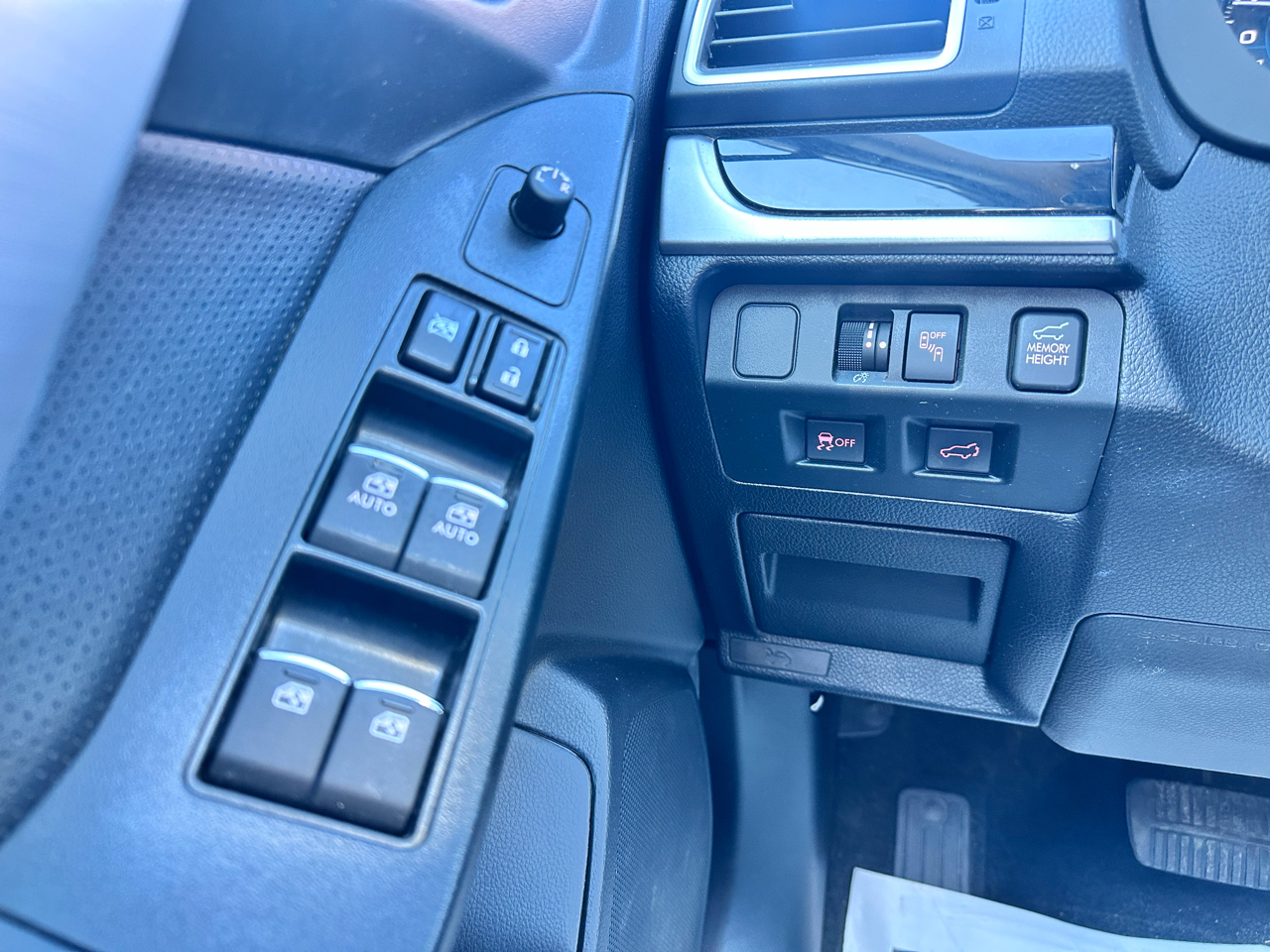 Subaru Forester 2.5i Limited CVT 2017