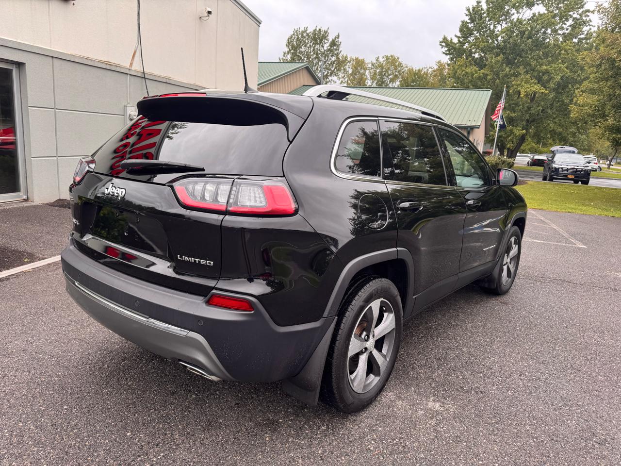 Jeep Cherokee photo 8