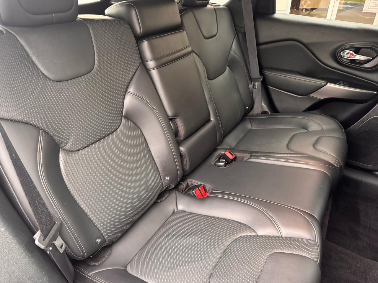 Jeep Cherokee photo 14