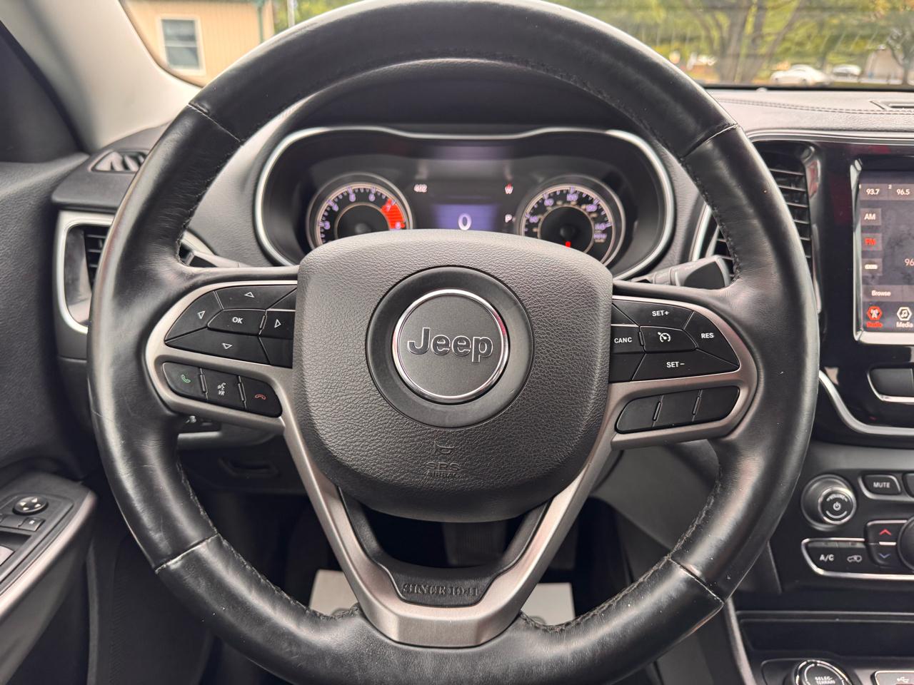 Jeep Cherokee photo 16
