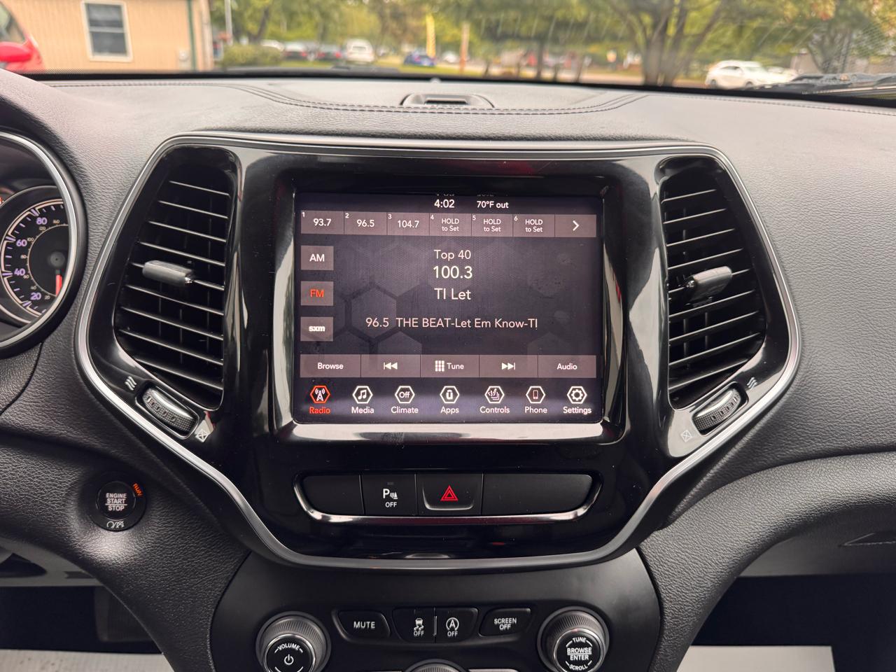 Jeep Cherokee photo 18