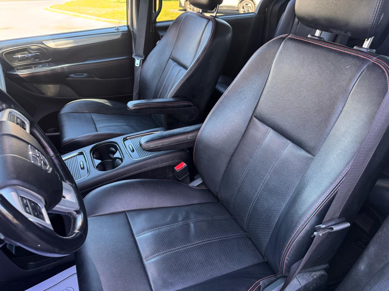 Dodge Grand Caravan photo 11